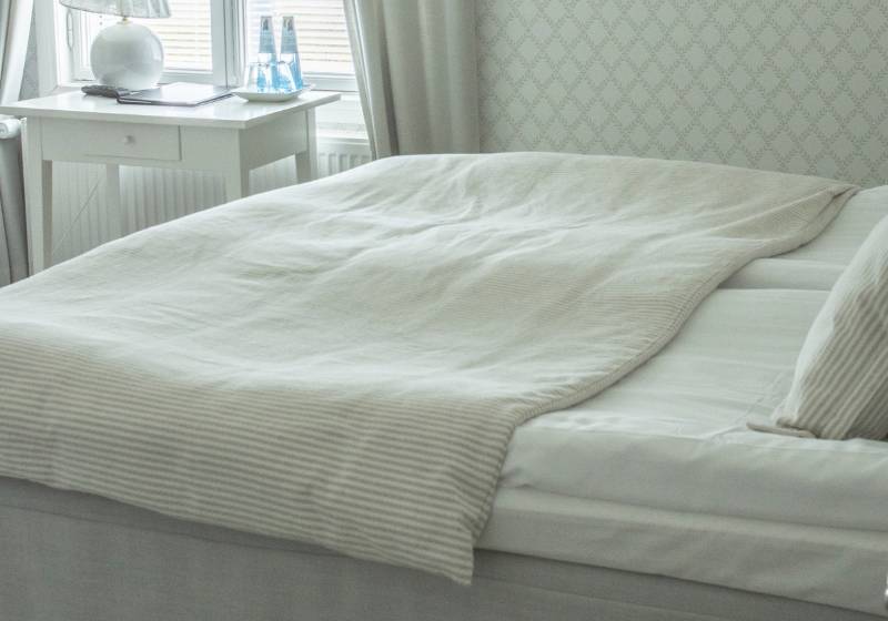 Noisy, Sagging, or Uneven Mattress Signs Your Sleeping On A Bad Mattress