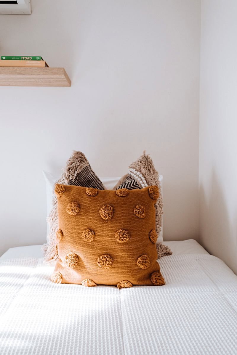 Decorative Pillows Bedroom Design