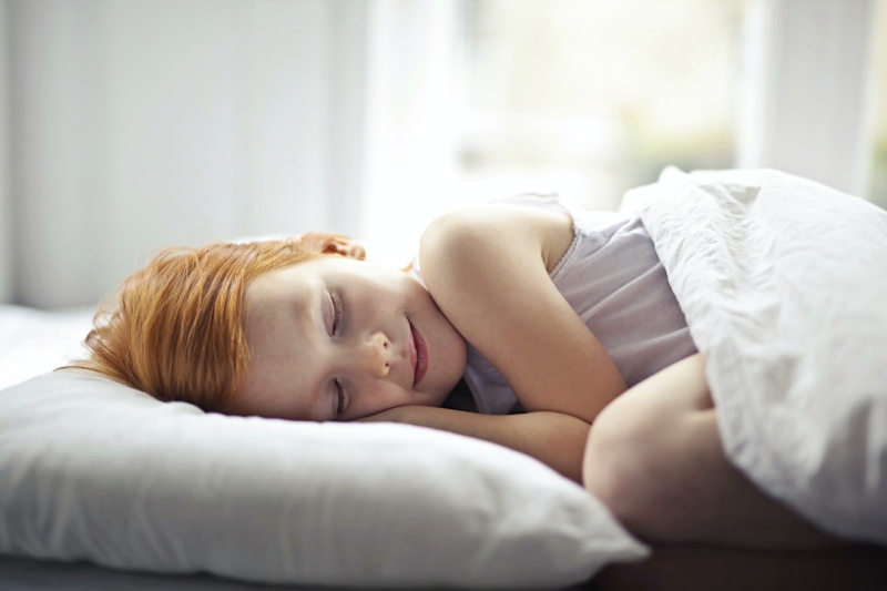 girl lying on bed | childhood insomnia