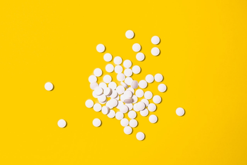yellow background and white round pills | how to wake up early