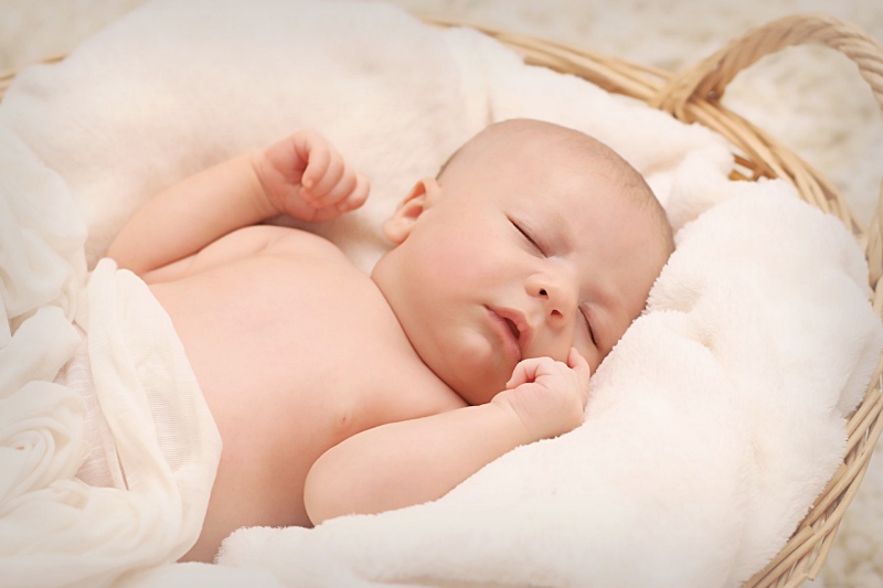 baby sleeping on white cotton | ideal number of hours to sleep