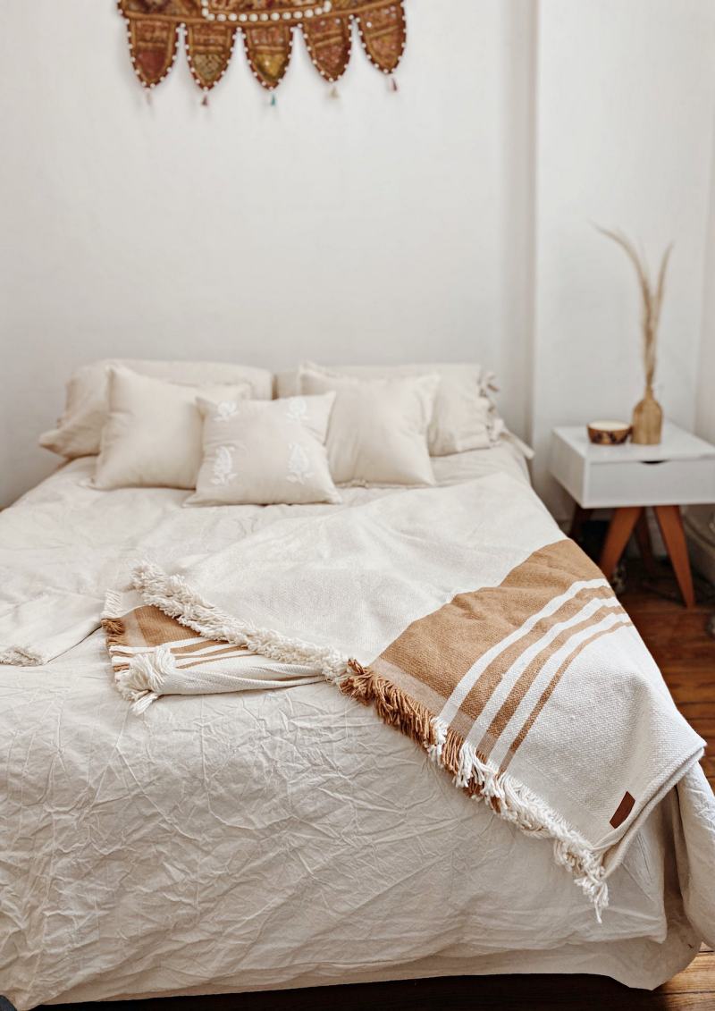 a bed linen with pillows | full size mattress