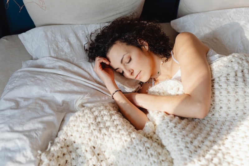 a woman sleeping on the bed | how sleep works